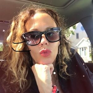 Meet your Posher, Lola